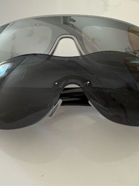 SHEIN Smoke-Tinted VR/AR Protective Visor